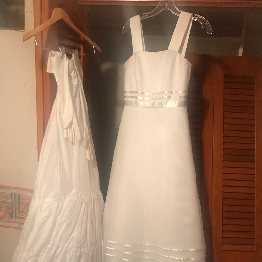 Davids Bridal Wedding Gown w/ Slip and Gloves